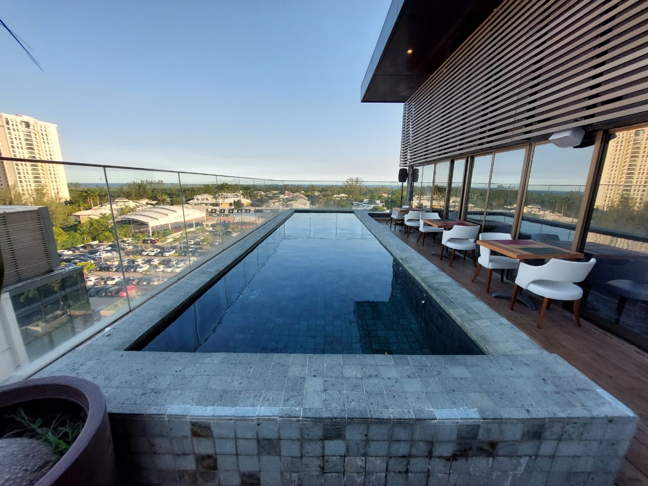 Piscina ao entardecer